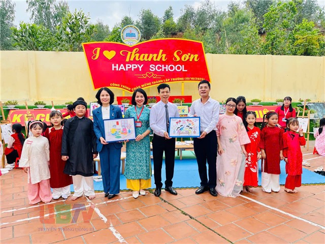 Trường Tiểu học Thanh Sơn tưng bừng chương trình ngoại khoá "Hương sắc mùa xuân - Em yêu Tết cổ truyền" 