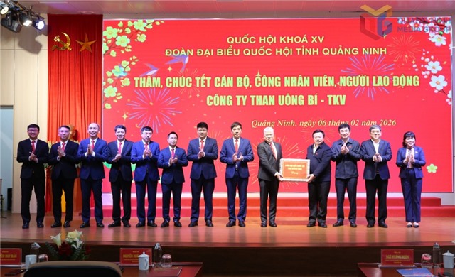 Đoàn ĐBQH tỉnh Quảng Ninh thăm, chúc Tết công nhân, người lao động Công ty Than Uông Bí
