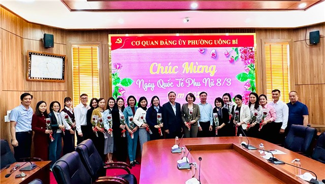 Cơ quan Đảng ủy phường Uông Bí gặp mặt nữ CBCC nhân dịp kỷ niệm 116 năm Ngày Quốc tế Phụ nữ 8/3