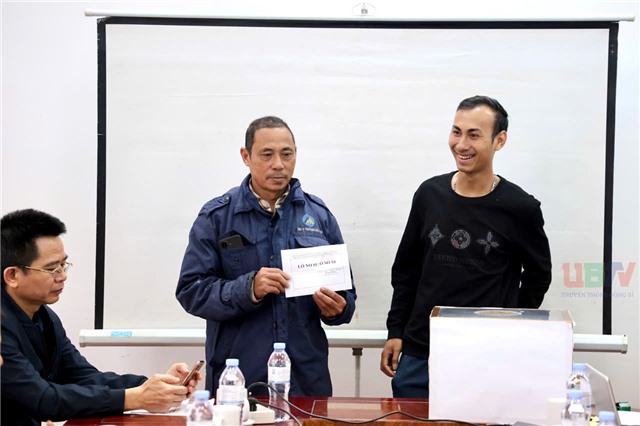 Bốc thăm xác định vị trí ô đất tái định cư đợt 2 cho 12 hộ dân thuộc dự án mở rộng Bệnh viện Việt Nam - Thụy Điển