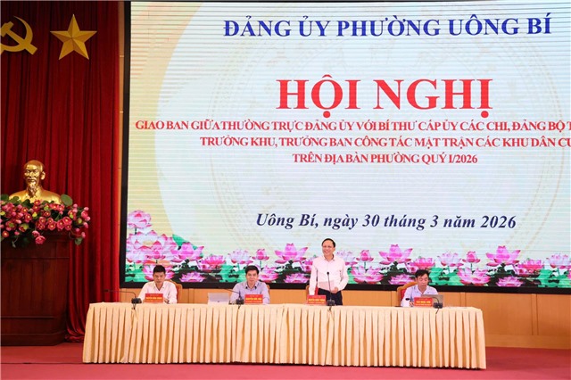 Phường Uông Bí giao ban giữa Thường trực Đảng ủy với các chi, đảng bộ và khu dân cư quý I/2026