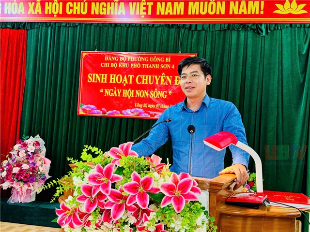 Đồng chí Nguyễn Đức Hòa, Phó Bí thư Đảng ủy, Chủ tịch UBND phường dự sinh hoạt thường kỳ tại khu Thanh Sơn 4