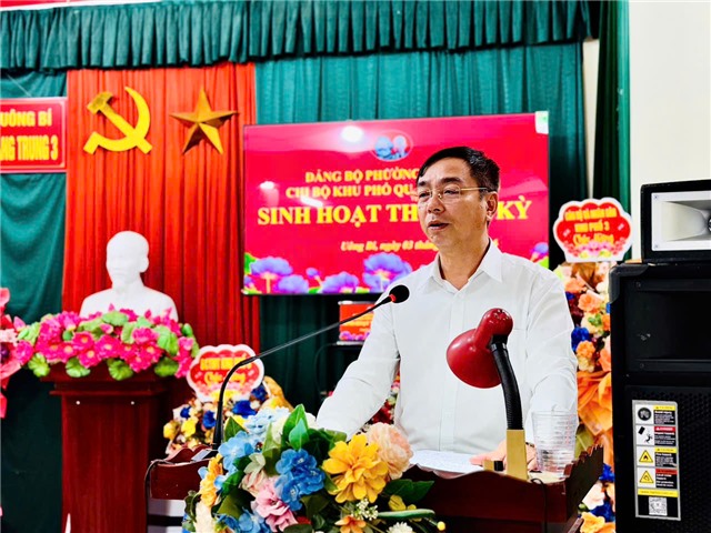 Đồng chí Đào Ngọc Sơn, Phó Bí thư Thường trực Đảng uỷ phường dự sinh hoạt thường kỳ tại Chi bộ khu Quang Trung 3