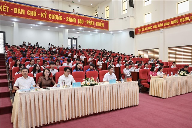 Uông Bí: Kết nối việc làm, định hướng tương lai cho học sinh, sinh viên