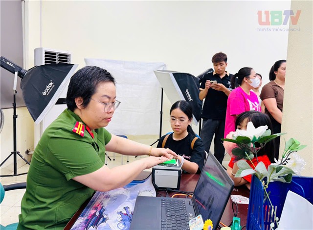 Phường Uông Bí phấn đấu hoàn thành kế hoạch thu nhận, kích hoạt tài khoản định danh điện tử cho học sinh trước ngày 18/4/2026