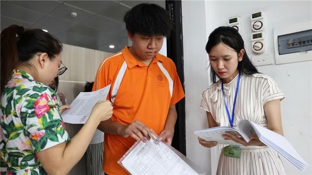 Thí sinh cả nước bắt đầu đăng ký chính thức thi tốt nghiệp trung học phổ thông 2026