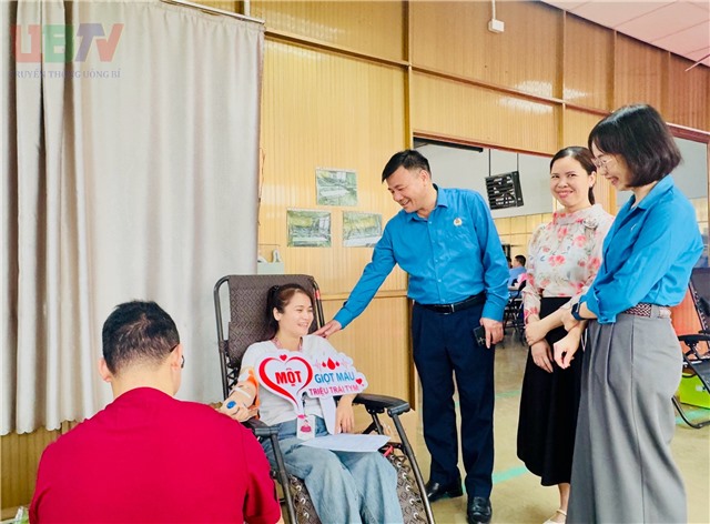  136 công nhân, người lao động Chi nhánh Công ty TNHH giày da Sao Vàng tham gia hiến máu tình nguyện