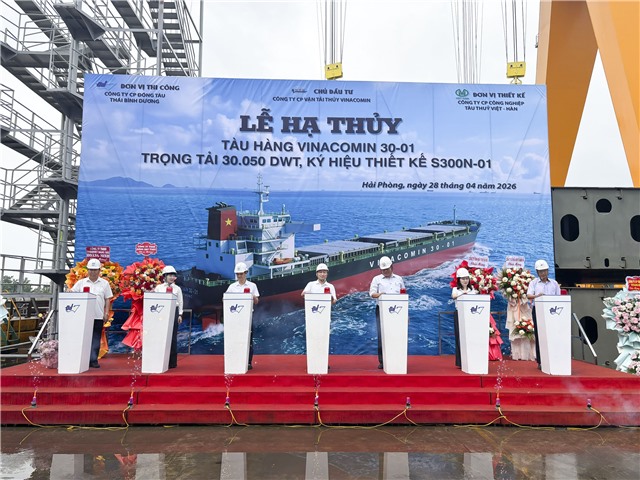Việt Thuận Group hạ thuỷ tàu 30.050 DWT VINACOMIN 30-01