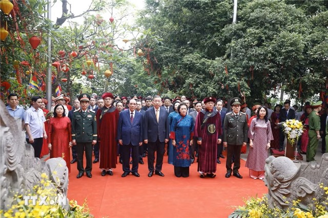 Tổng Bí thư, Chủ tịch nước Tô Lâm dâng hương tưởng niệm các vua Hùng