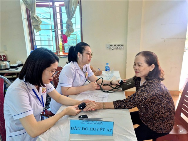 Hưởng ứng Ngày sức khỏe toàn dân 7/4: Quảng Ninh triển khai khám, tư vấn và truyền thông y tế, từ học đường đến cộng đồng