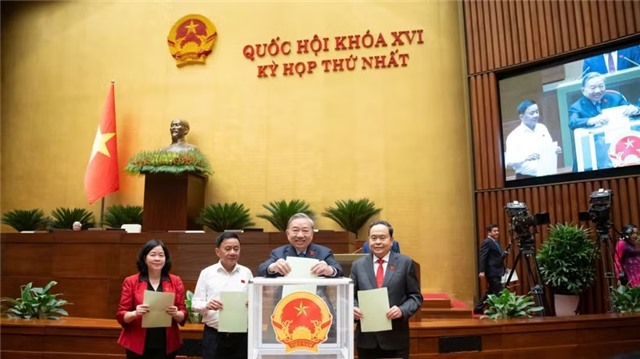 Chủ tịch Quốc hội ký ban hành 4 Nghị quyết của Quốc hội về nhân sự