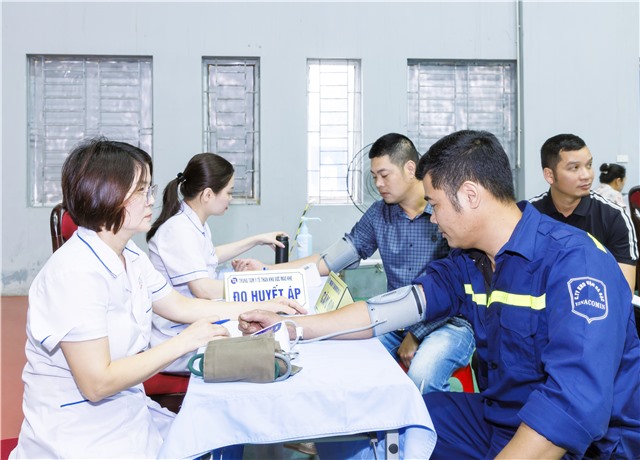 CÔNG TY KHO VẬN ĐÁ BẠC – VINACOMIN: Tổ chức khám sức khỏe định kỳ cho người lao động