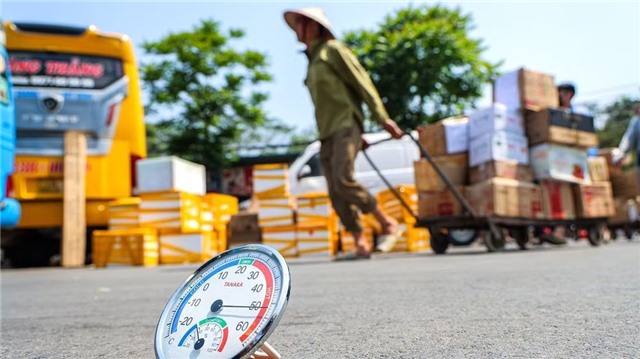 Thời tiết ngày 15/5: Nắng nóng bao trùm cả nước; Hà Nội nhiệt độ hơn 37 độ C, trời oi bức