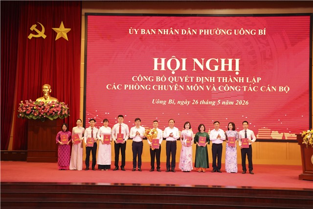 Phường Uông Bí công bố quyết định thành lập các phòng chuyên môn thuộc UBND phường