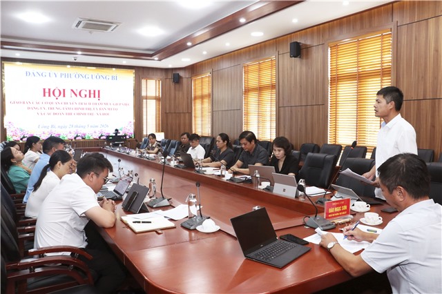Giao ban các cơ quan chuyên trách tham mưu giúp việc Đảng ủy phường Uông Bí tháng 5/2026