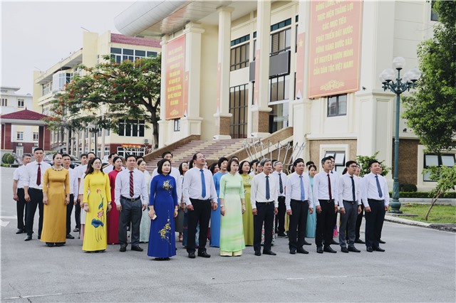 Phường Uông Bí tổ chức lễ chào cờ tháng 6 năm 2026