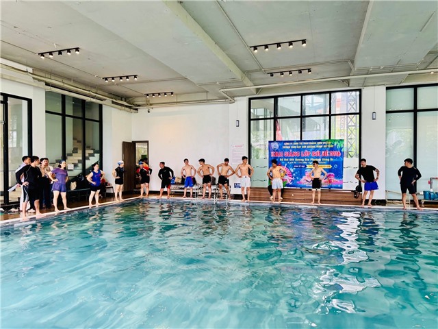Khai giảng lớp tập huấn chuyên môn nghiệp vụ hướng dẫn viên bơi và bơi cứu đuối tỉnh Quảng Ninh năm 2036