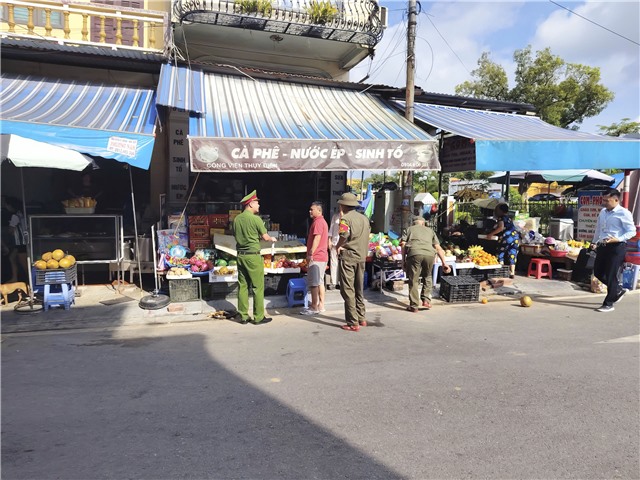 Phường Uông Bí tiếp tục tăng cường ra quân kiểm tra trật tự đô thị