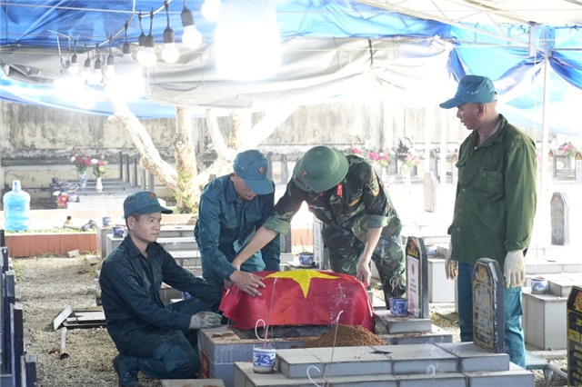 Những người lặng thầm đi tìm tên liệt sĩ