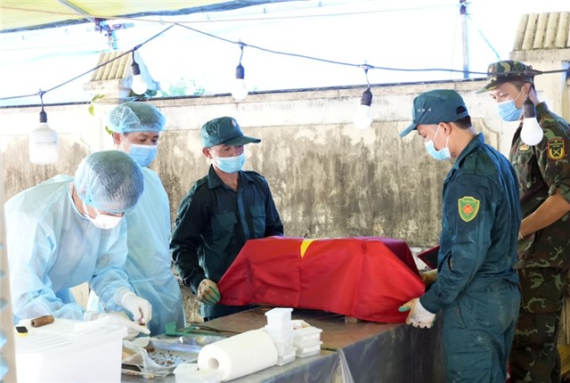 Huy động 3 tổ lấy mẫu hài cốt liệt sĩ giám định ADN tại Nghĩa trang Liệt sĩ Uông Bí