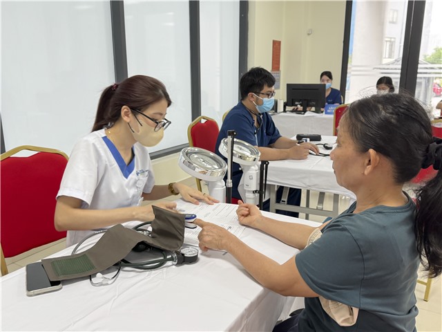 230 người dân khu Quang Trung 4 được khám sức khỏe miễn phí trong chương trình khám sức khỏe toàn dân
