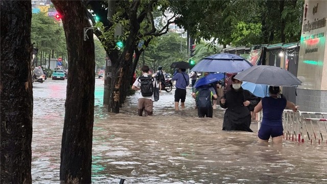 Đêm nay miền Bắc mưa to đỉnh điểm, có nơi trên 300mm