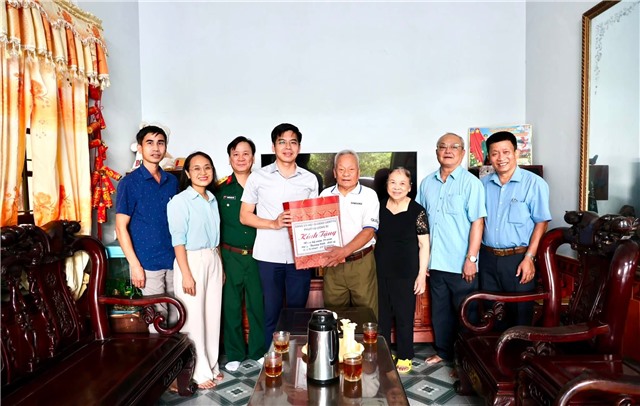 Chủ tịch UBND phường Uông Bí Nguyễn Đức Hoà thăm, tri ân các thương binh nhân dịp 27/7