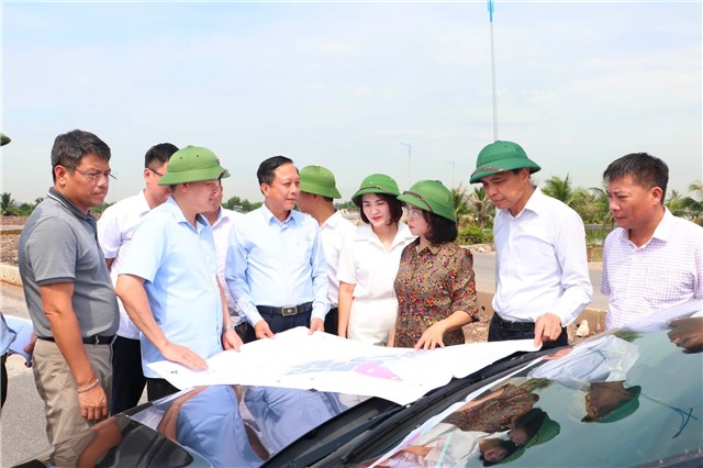 Thường trực HĐND tỉnh khảo sát một số dự án đầu tư trong và ngoài ngân sách, việc sắp xếp cơ sở nhà, đất dôi dư sau khi thực hiện chính quyền địa phương 2 cấp trên địa bàn phường Uông Bí