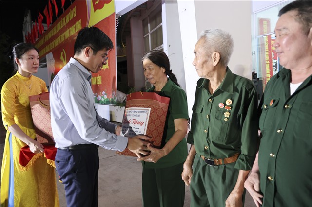 Phường Uông Bí Tiếp sóng trực tiếp Chương trình nghệ thuật đặc biệt "Mãi mãi tuổi 20" nhân kỷ niệm 79 năm Ngày Thương binh - Liệt sĩ