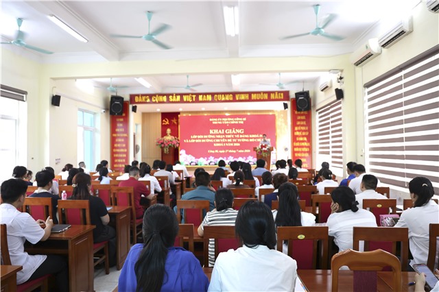 Khai giảng lớp bồi dưỡng nhận thức về Đảng khóa IV và lớp bồi dưỡng chuyên đề tư tưởng Hồ Chí Minh khóa I năm 2026
