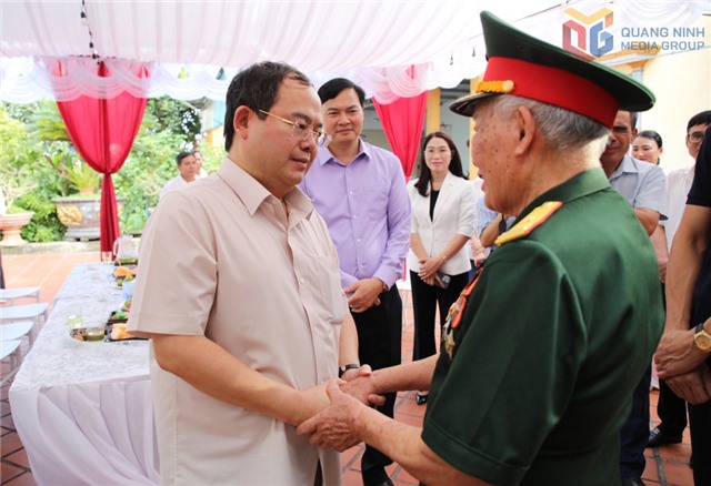 Khắc ghi công ơn giữ nước