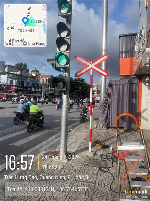 UBND PHƯỜNG UÔNG BÍ KỊP THỜI CHỈ ĐẠO KHẮC PHỤC BẤT CẬP TRONG LẮP ĐẶT BIỂN BÁO TẠI KHU VỰC NGÃ 6 ĐƯỜNG TRẦN HƯNG ĐẠO