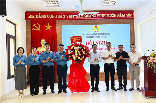 Công đoàn phường Uông Bí: Ra mắt công đoàn cơ sở, ký kết thỏa ước lao động tập thể và chương trình phúc lợi đoàn viên