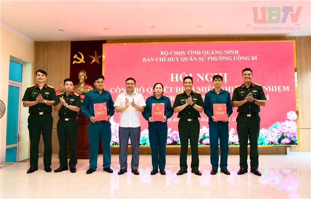 BAN CHỈ HUY QUÂN SỰ PHƯỜNG UÔNG BÍ CÔNG BỐ QUYẾT ĐỊNH MIỄN NHIỆM, BỔ NHIỆM KHU ĐỘI TRƯỞNG VÀ HIỆP ĐỒNG TRIỂN KHAI CÔNG TÁC PHÒNG, CHỐNG CƠN BÃO SỐ 1