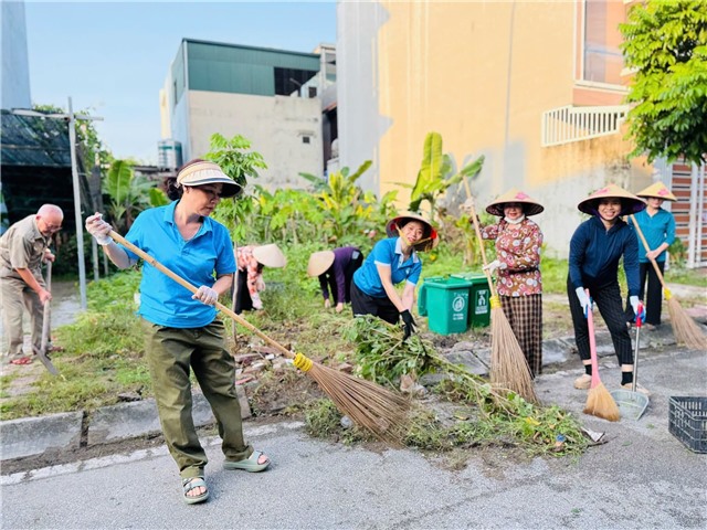 NGÀY CHỦ NHẬT XANH – CHUNG TAY VỆ SINH MÔI TRƯỜNG, CHÀO MỪNG NGÀY BẦU CỬ TRƯỞNG KHU PHỐ