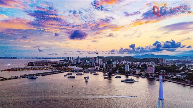 Hai quyết sách - Một tầm nhìn phát triển