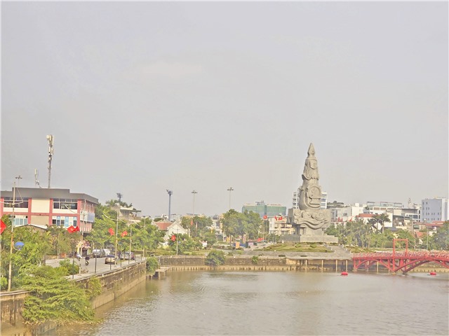 Phường Uông Bí đẩy mạnh tuyên truyền, cổ động trực quan chào mừng các sự kiện lớn
