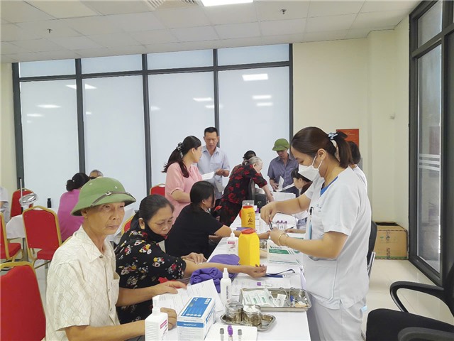 Người dân phường Uông Bí chủ động tham gia đợt cao điểm khám sức khỏe năm 2026 