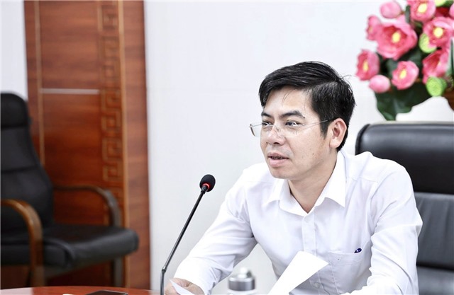 UBND phường Uông Bí họp giải quyết các tờ trình quan trọng