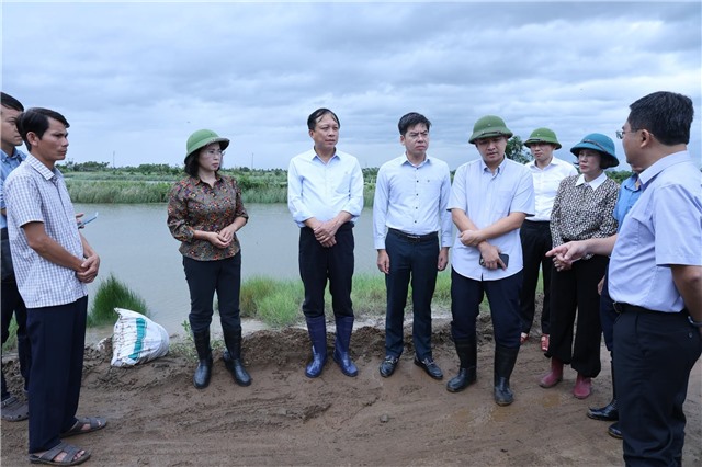 Đồng chí Trịnh Thị Minh Thanh Phó Bí thư Thường trực Tỉnh ủy, Chủ tịch HĐND tỉnh Quảng Ninh kiểm tra công tác khắc phục thiên tai, bảo đảm an toàn trên địa bàn phường Uông Bí