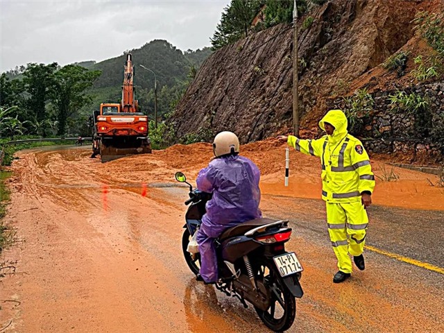 6 tỉnh, thành được cảnh báo nguy cơ ngập sâu, sạt lở sau bão số 4