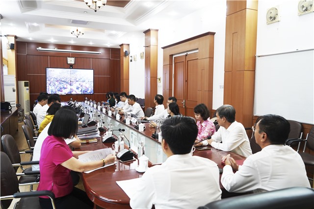 PHƯỜNG UÔNG BÍ THEO DÕI TRUYỀN HÌNH TRỰC TIẾP LỄ CÔNG BỐ NGHỊ QUYẾT CỦA QUỐC HỘI VỀ VIỆC THÀNH LẬP THÀNH PHỐ QUẢNG NINH