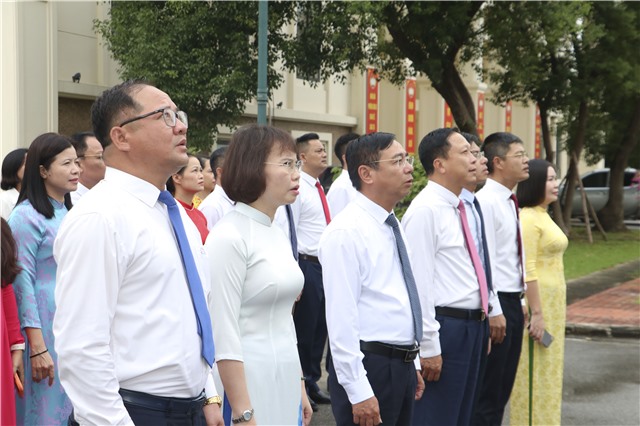 Phường Uông Bí tổ chức lễ chào cờ đầu tháng,  phát huy tinh thần trách nhiệm phục vụ Nhân dân