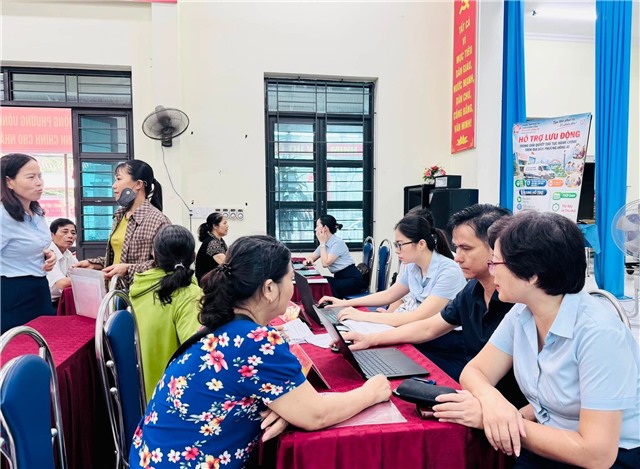 Phường Uông Bí đưa Trung tâm Phục vụ hành chính công lưu động đến khu Quang Trung 4