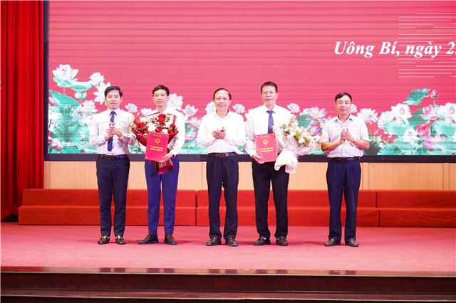 Phường Uông Bí công bố các quyết định về công tác cán bộ