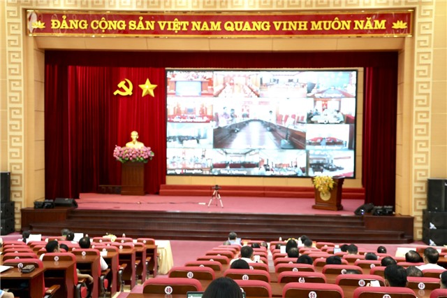 Phường Uông Bí tham gia hội nghị tiếp nhận, chuyển giao bộ học liệu “Bình dân học vụ số - Quốc hội số”