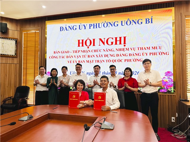 Đảng ủy phường Uông Bí: Bàn giao, tiếp nhận nhiệm vụ tham mưu công tác dân vận từ Ban Xây dựng Đảng Đảng ủy phường về Ủy ban MTTQ Việt Nam phường
