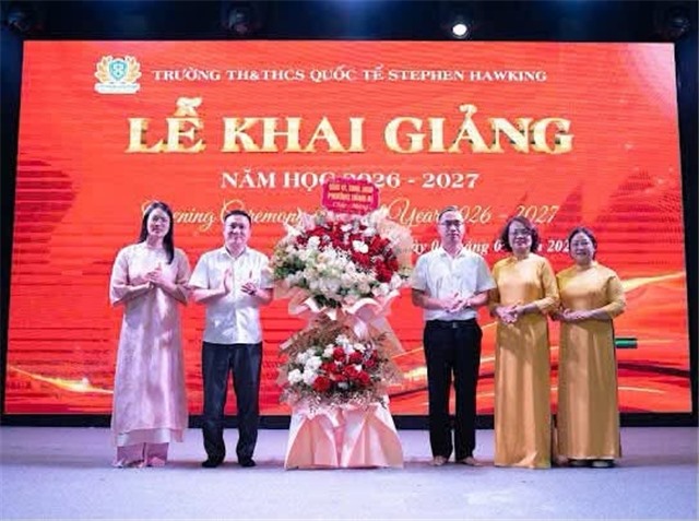 PHÓ CHỦ TỊCH UBND PHƯỜNG UÔNG BÍ - TRẦN QUANG ĐÔNG DỰ LỄ KHAI GIẢNG TẠI TRƯỜNG TIỂU HỌC VÀ THCS QUỐC TẾ STEPHEN HAWKING