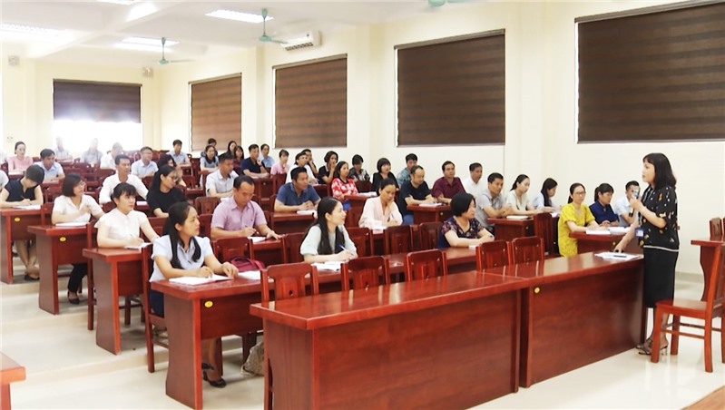 Để bảo đảm chất lượng, tỉnh đã mở rộng quy mô, cơ cấu lại và nâng cao chất lượng đào tạo Trường Đào tạo cán bộ Nguyễn Văn Cừ. (Trong ảnh: Một giờ học của lớp Trung cấp lý luận - Hành chính C267).