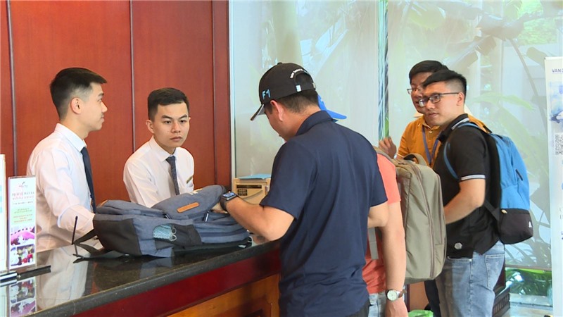 Quảng Ninh thu hút lượng lớn khách du lịch tới tham quan, nghỉ dưỡng.